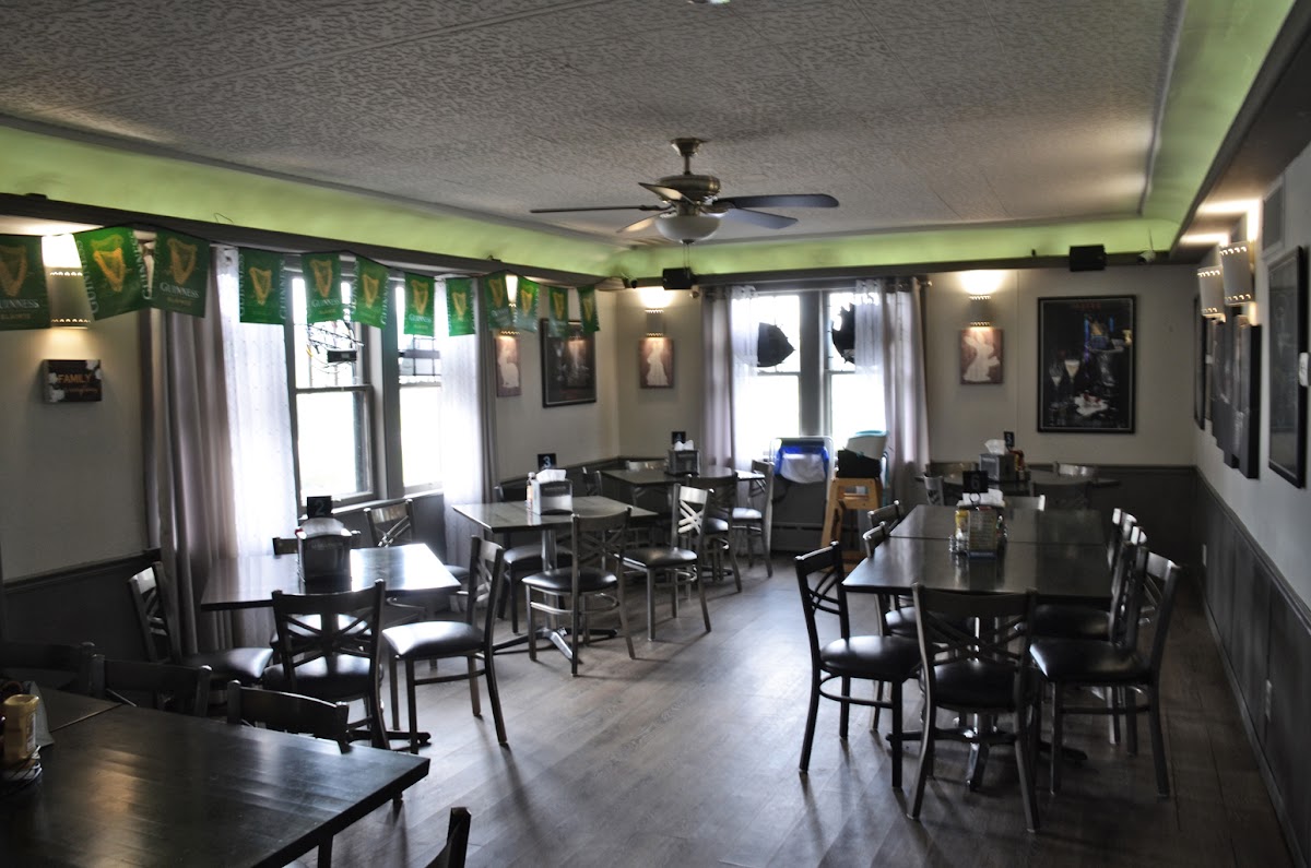 White Rabbit Bar and Grill - Photo 9