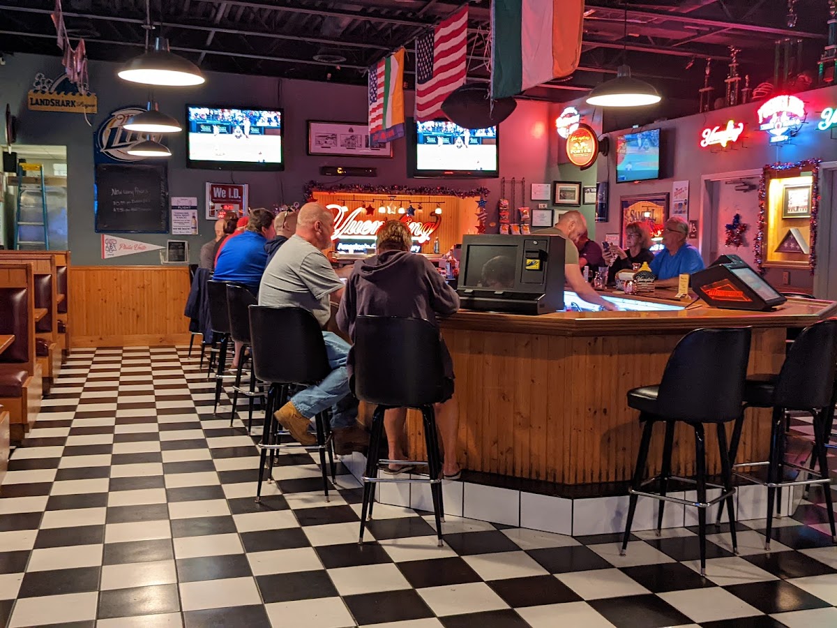 Gal's Sports Bar - Photo 2