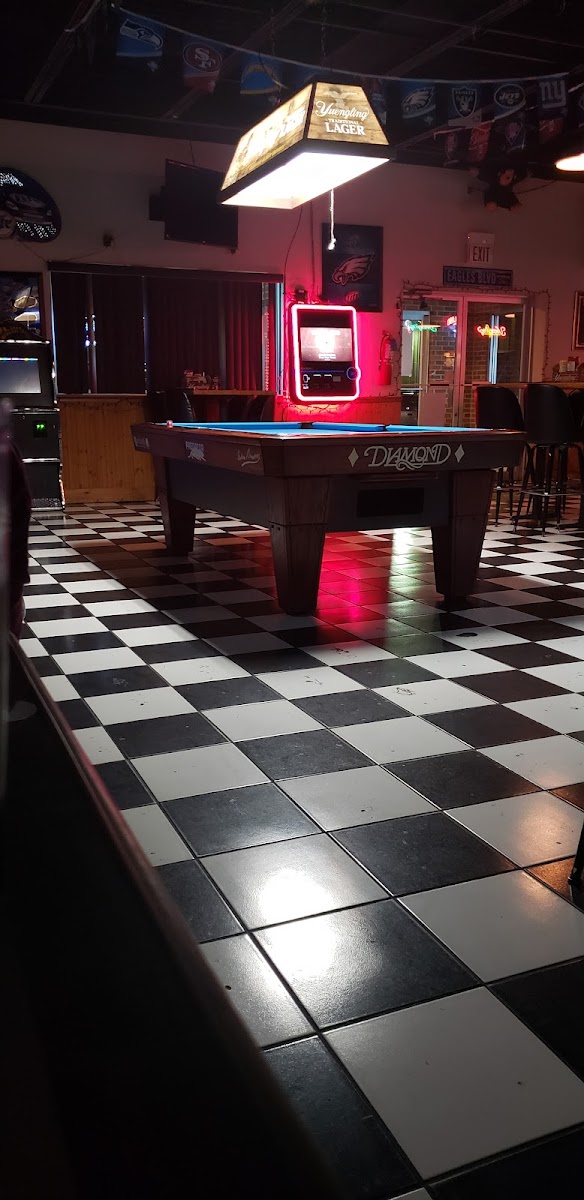 Gal's Sports Bar - Photo 5