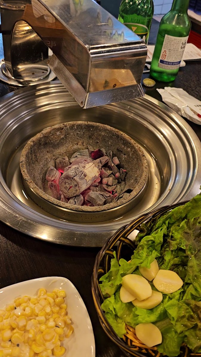 Tong Tong Korean BBQ (통통돼지뽈살) - Photo 1