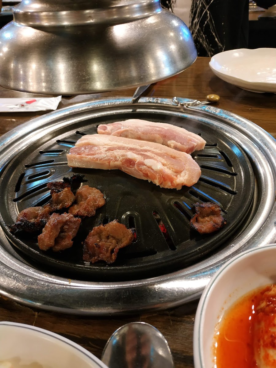 Tong Tong Korean BBQ (통통돼지뽈살) - Photo 5