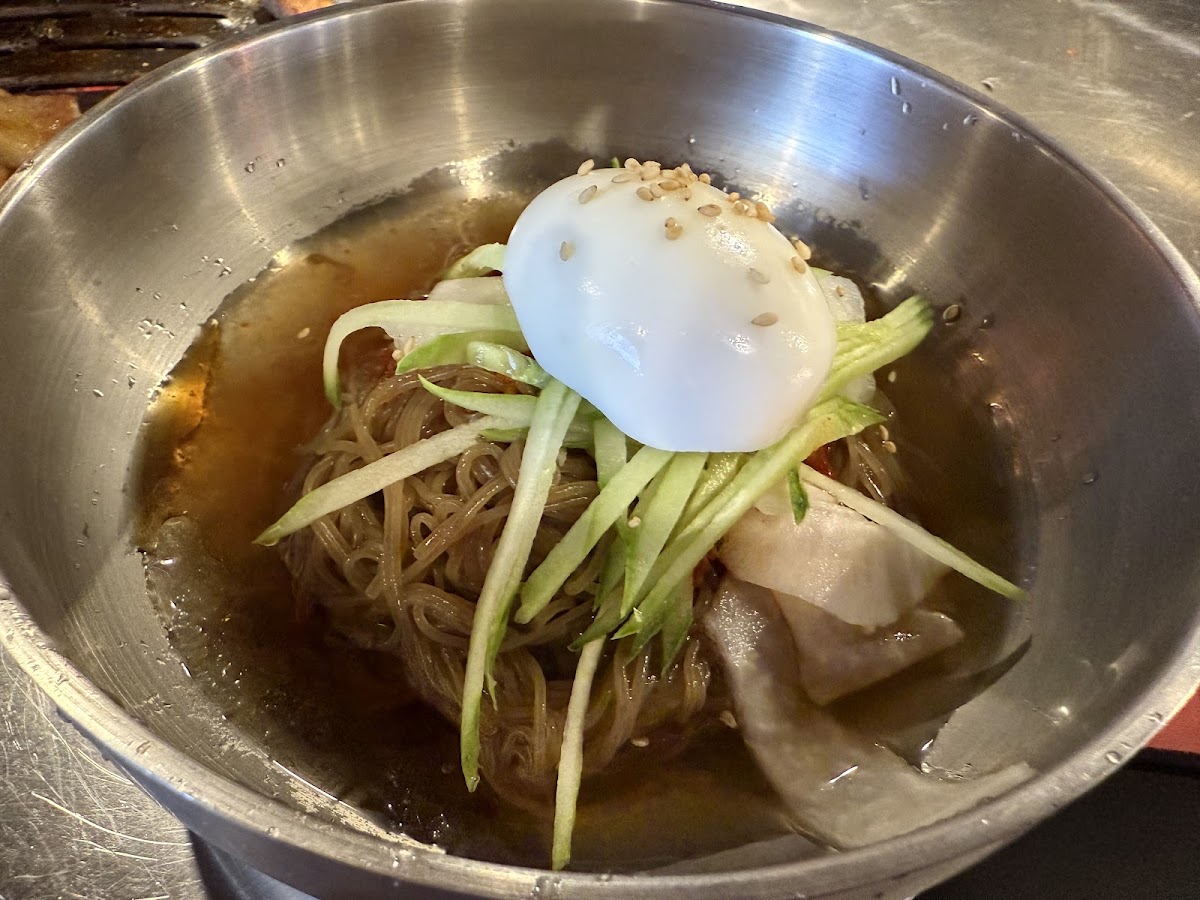 Tong Tong Korean BBQ (통통돼지뽈살) - Photo 8