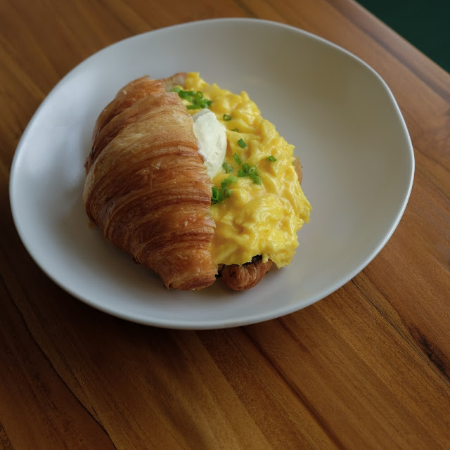 Croissant & Eggs