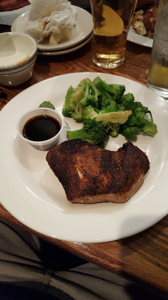 Broadway Bar & Grille - Photo 4