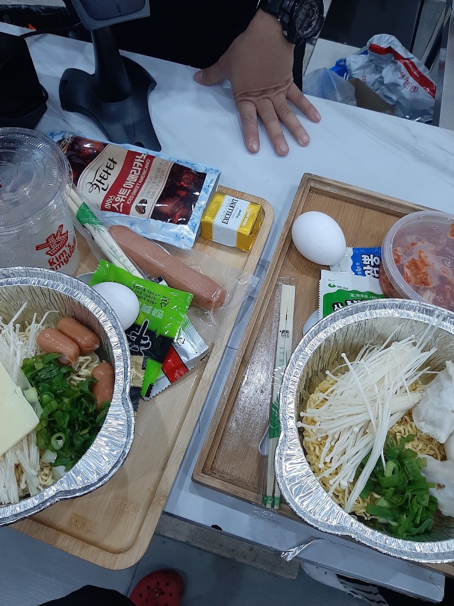 Kim's Ramyun#1 - Timog Ave - Photo 5