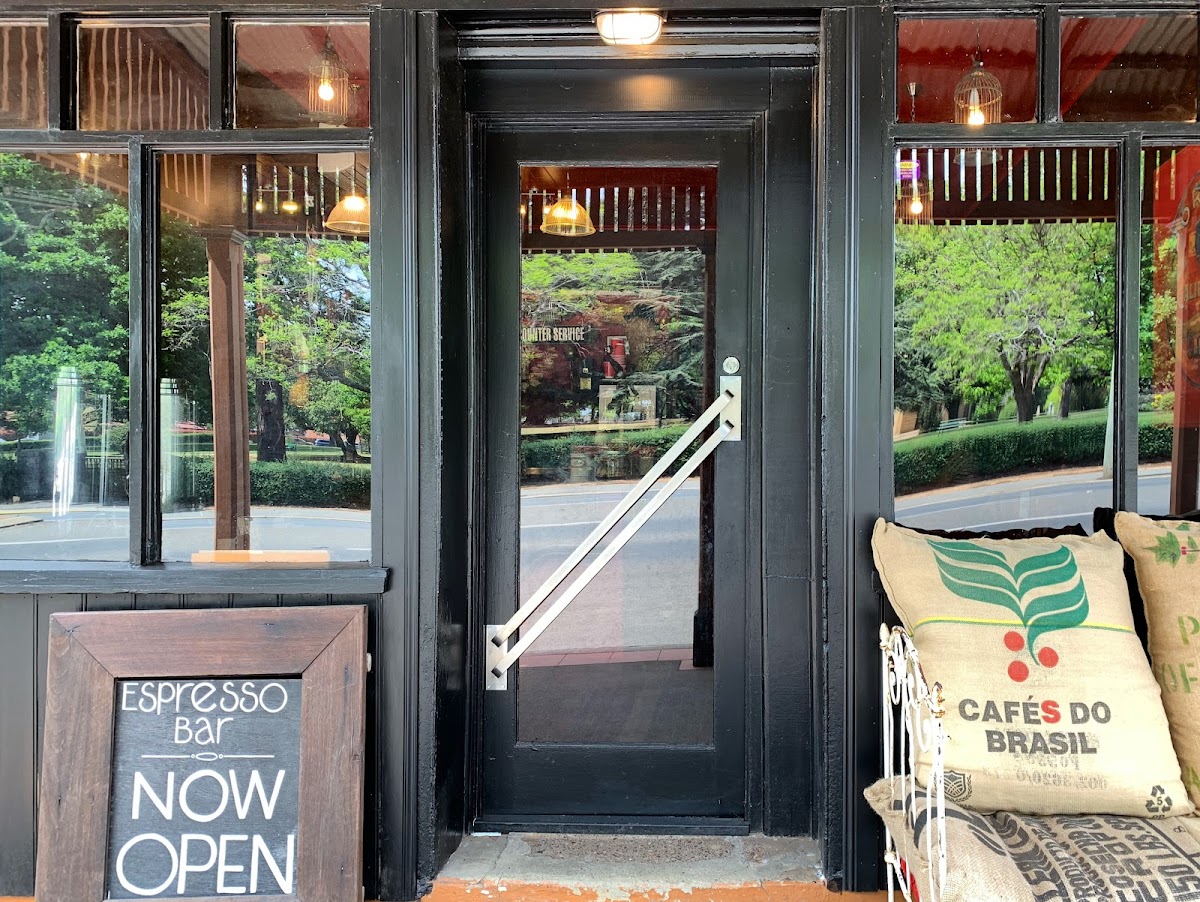 Ernest and Ernesto Espresso Bar