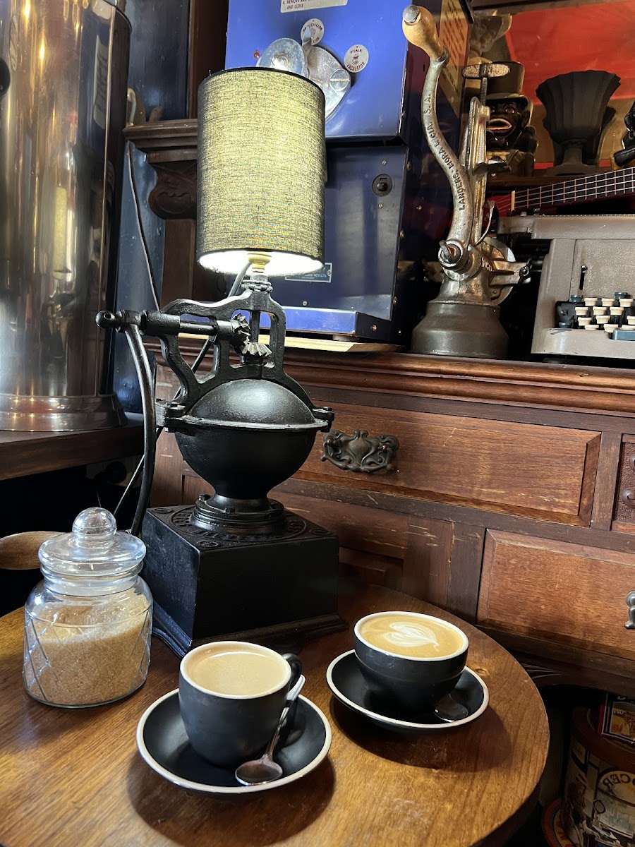 Ernest and Ernesto Espresso Bar - Photo 9