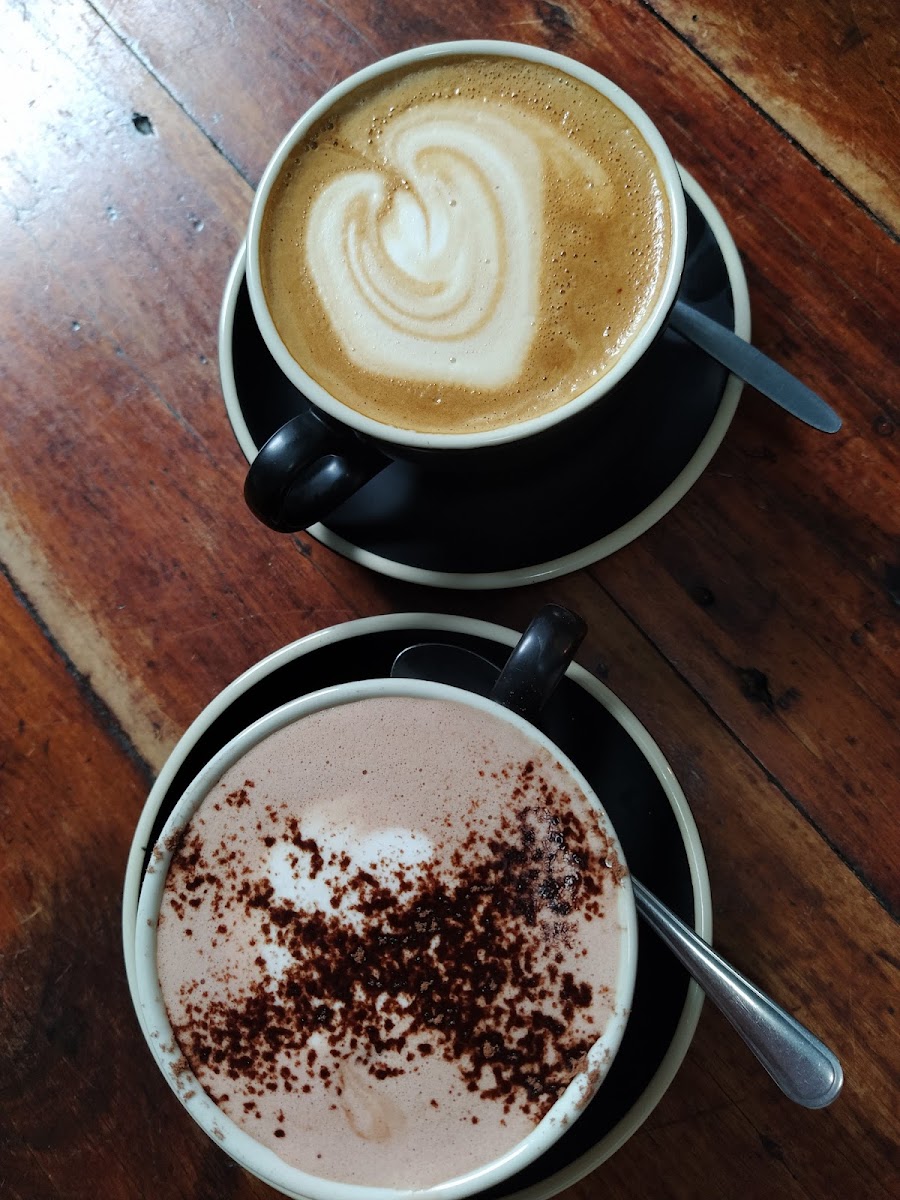 Ernest and Ernesto Espresso Bar - Photo 2