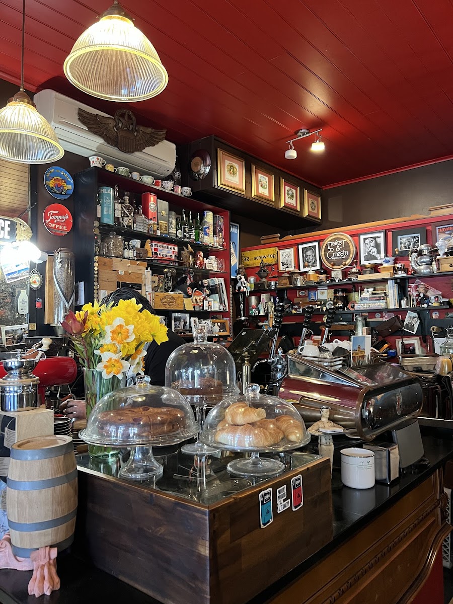 Ernest and Ernesto Espresso Bar - Photo 3