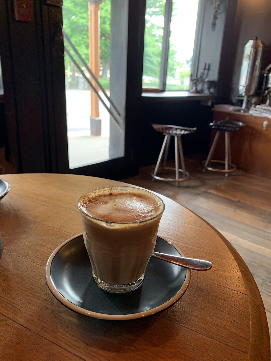 Ernest and Ernesto Espresso Bar - Photo 6