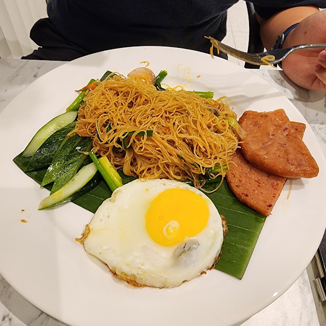 Mee Siam with Luncheon Meat