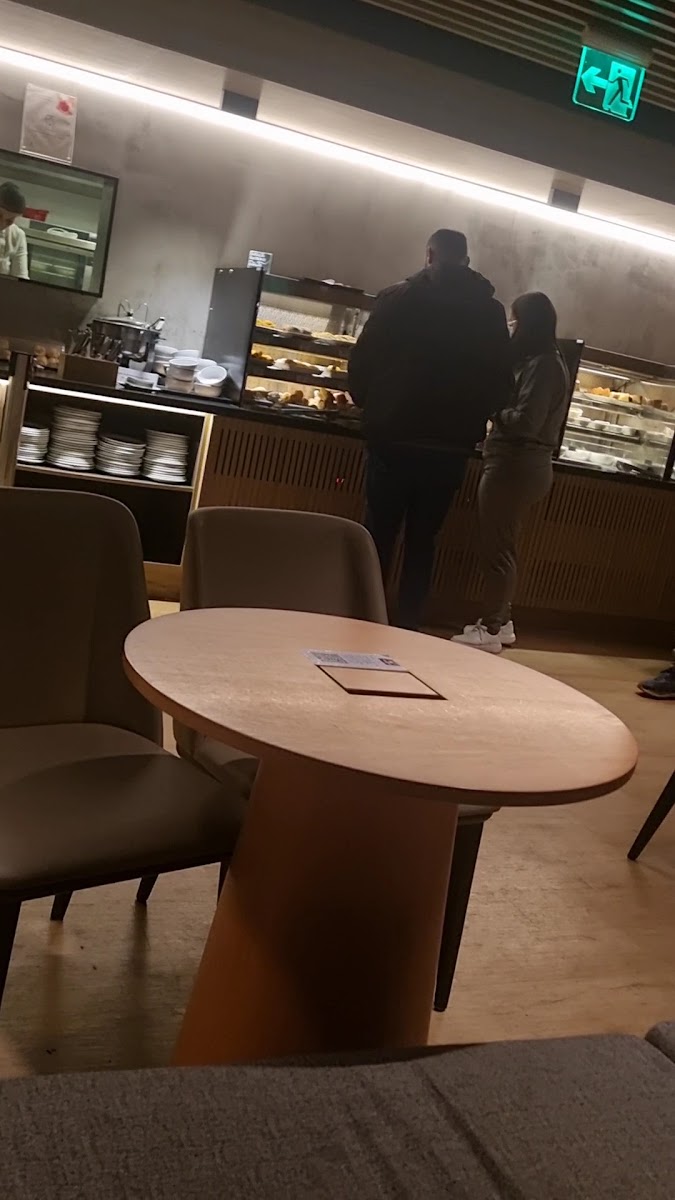 Plaza Premium Lounge (Domestic Departures, Terminal 2) - Photo 1