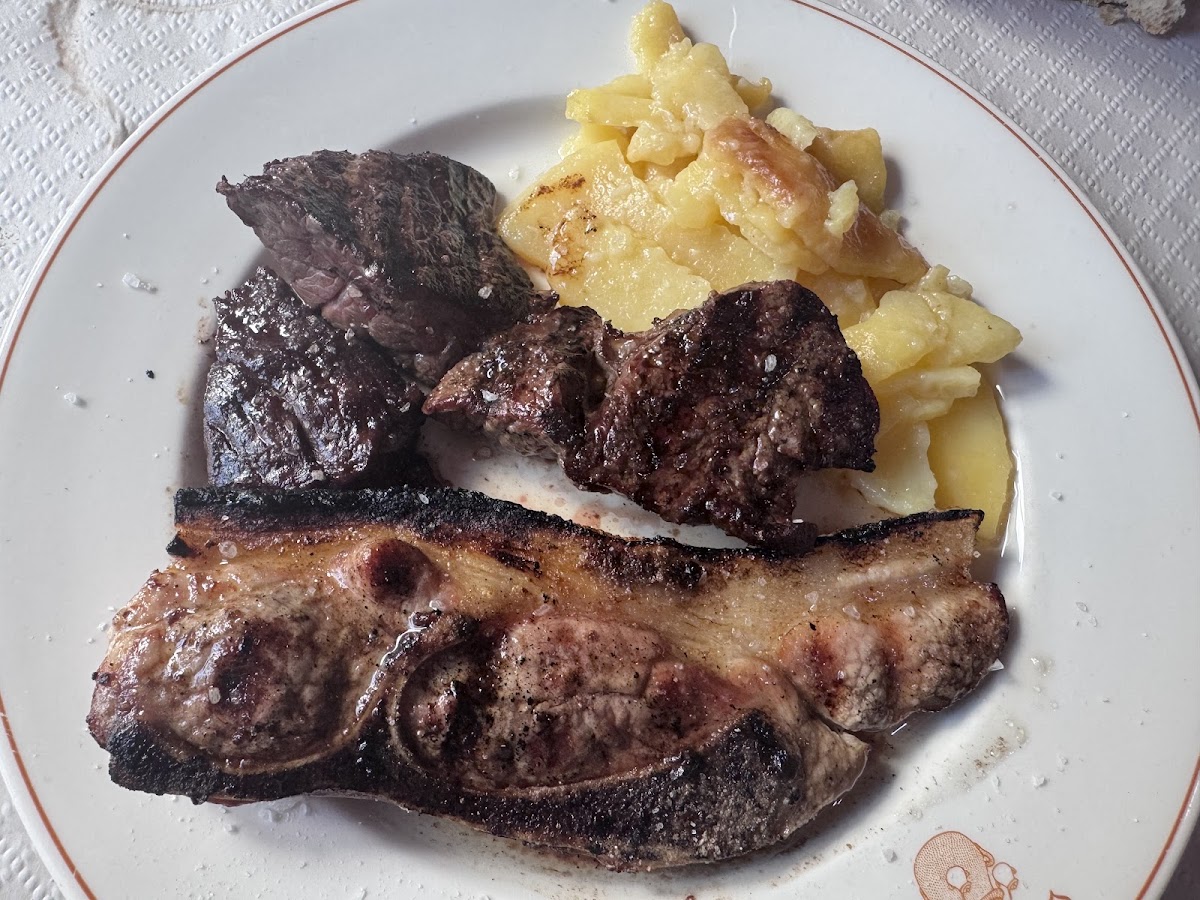 Asador Los pucheros, S.L. - Photo 3