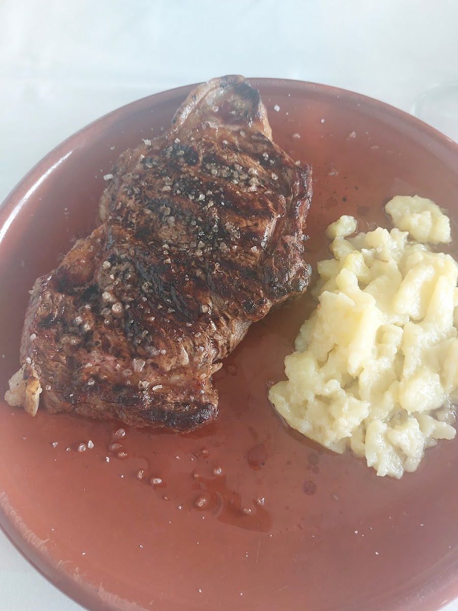 Asador Los pucheros, S.L. - Photo 5