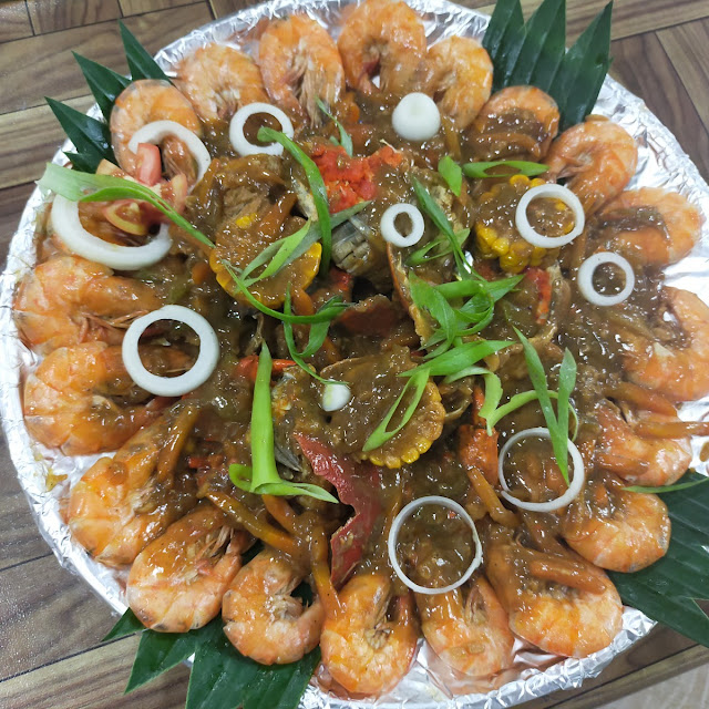 Crab and Shrimp Bilao