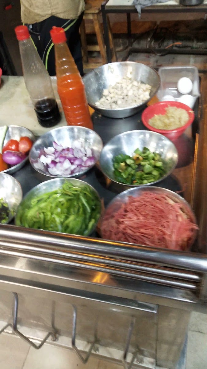 Delhi Foods Restaurant - دہلی فوڈذ ریسٹورنٹ - Photo 1