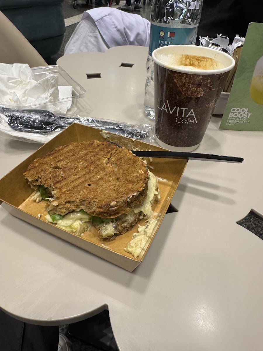 Lavita Cafe - Photo 6