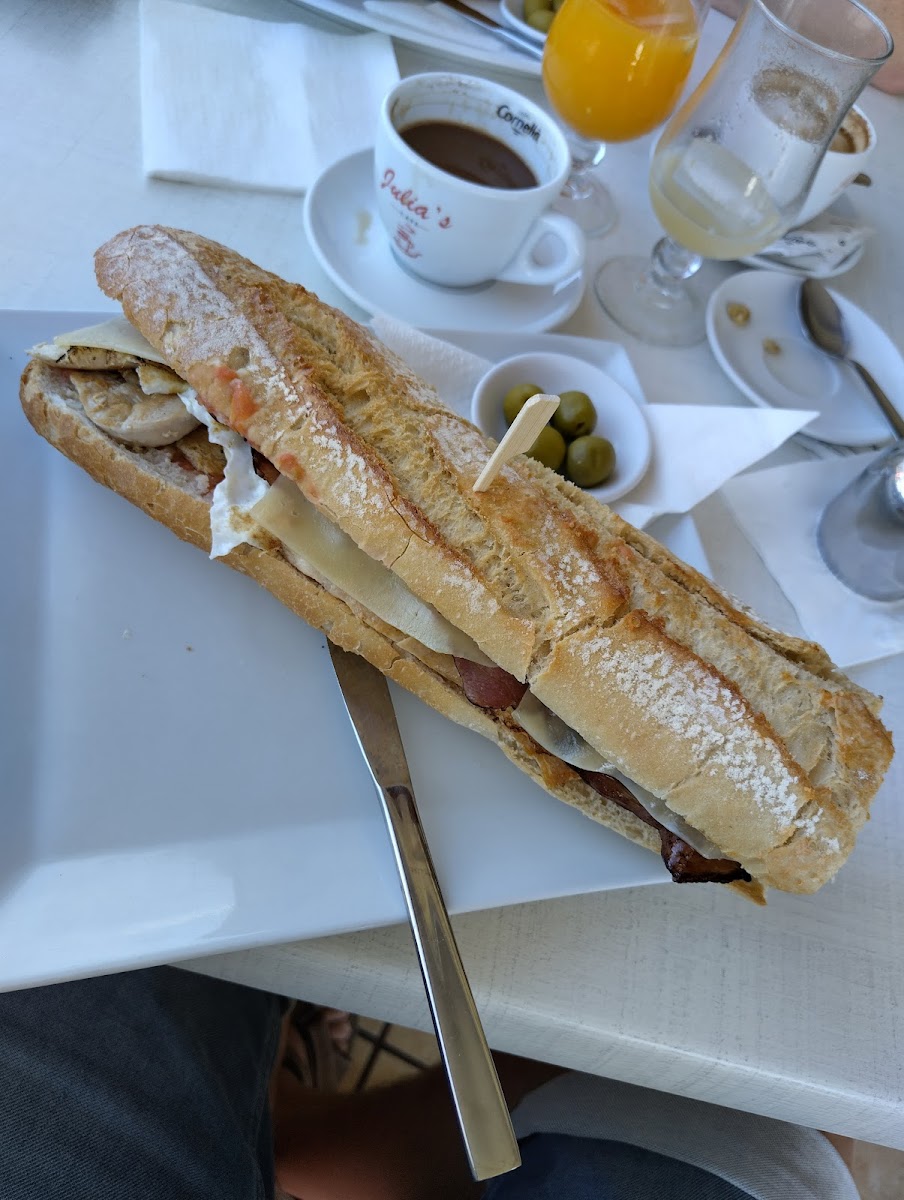 Julia's Cafè - Photo 4