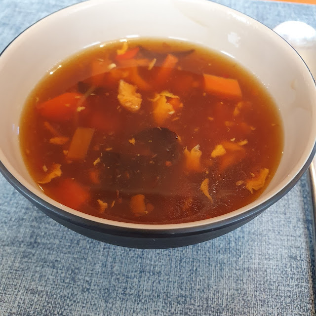 Sauer-scharf Suppe Scharf