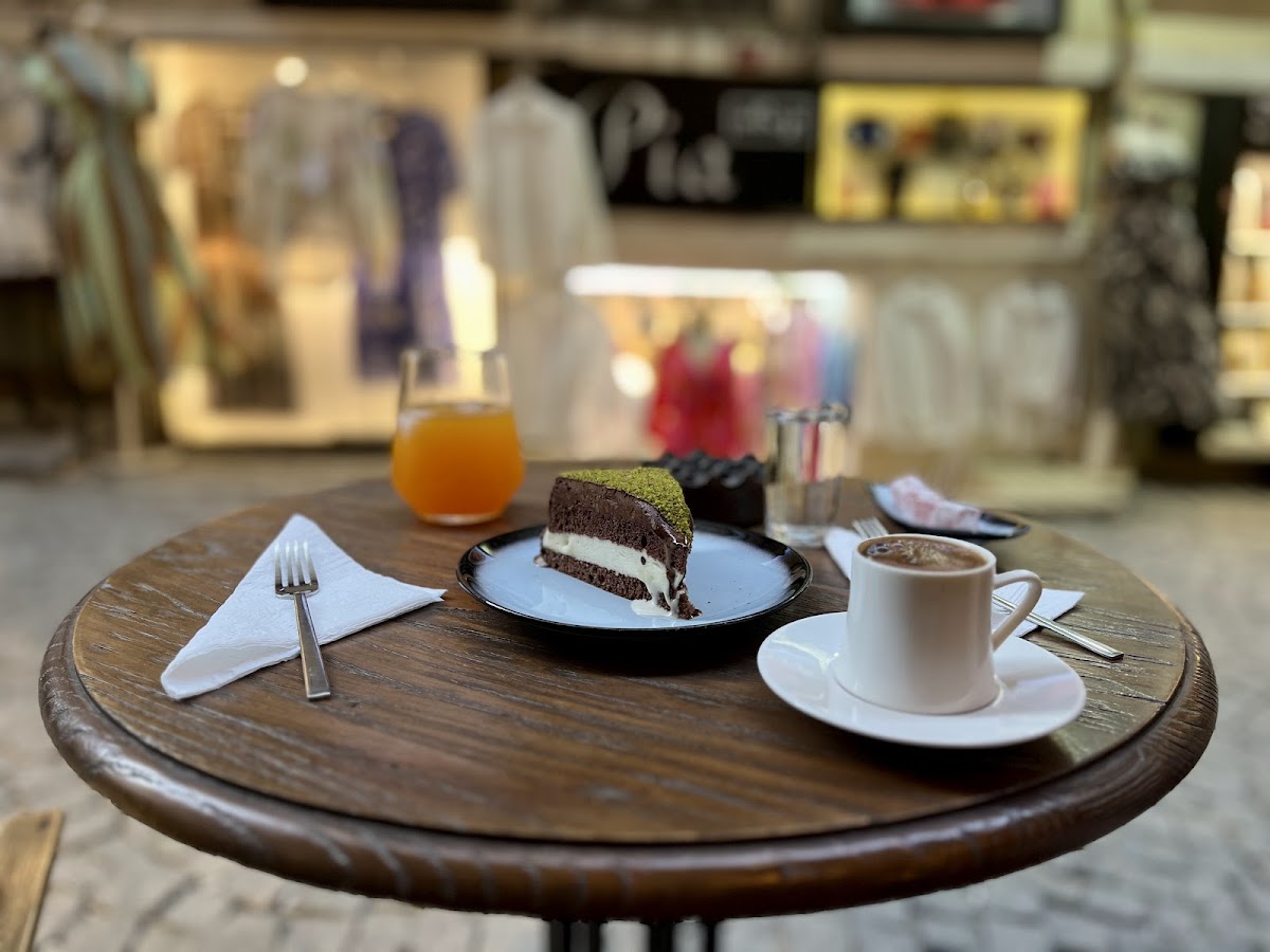 Otantik Cafe - Photo 6