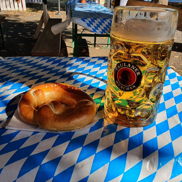 Münchner Bier Mit Brezel