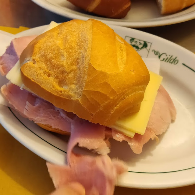 Panino Con Cotto Tagliato A Mano Senape E Kren