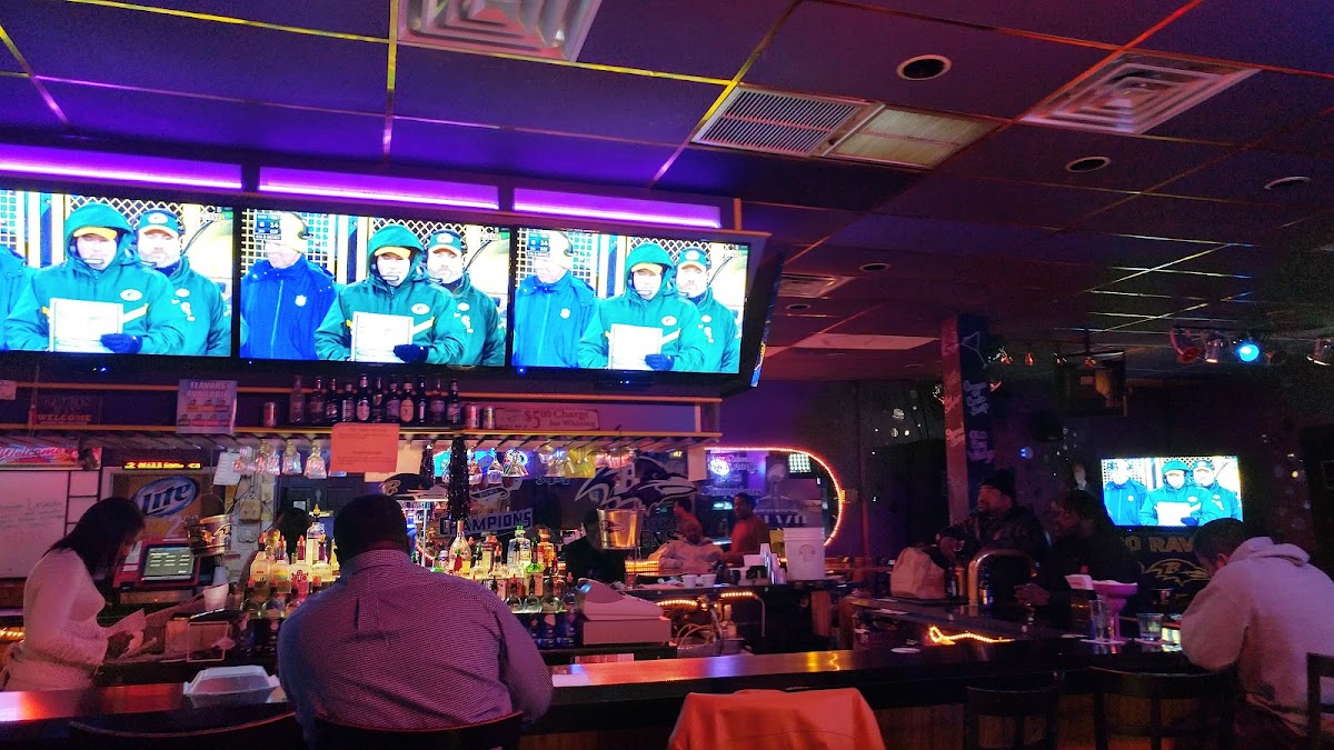 Maynard's Bar & Grill - Photo 2
