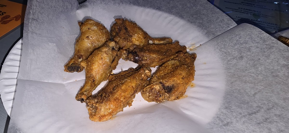 Maynard's Bar & Grill - Photo 6