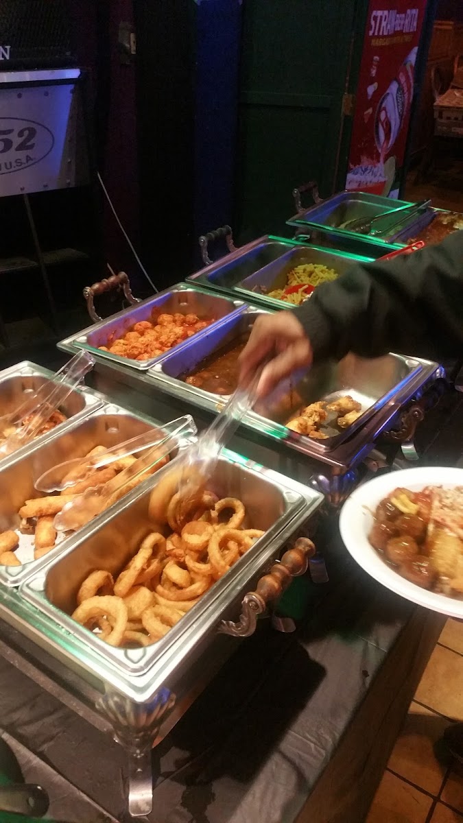 Maynard's Bar & Grill - Photo 7