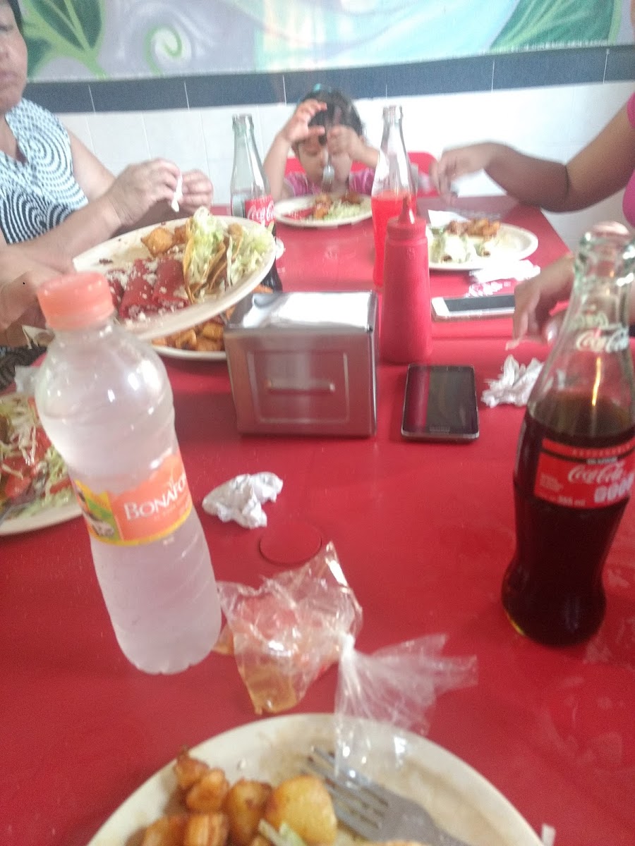 Antojitos Magnolia - Photo 3