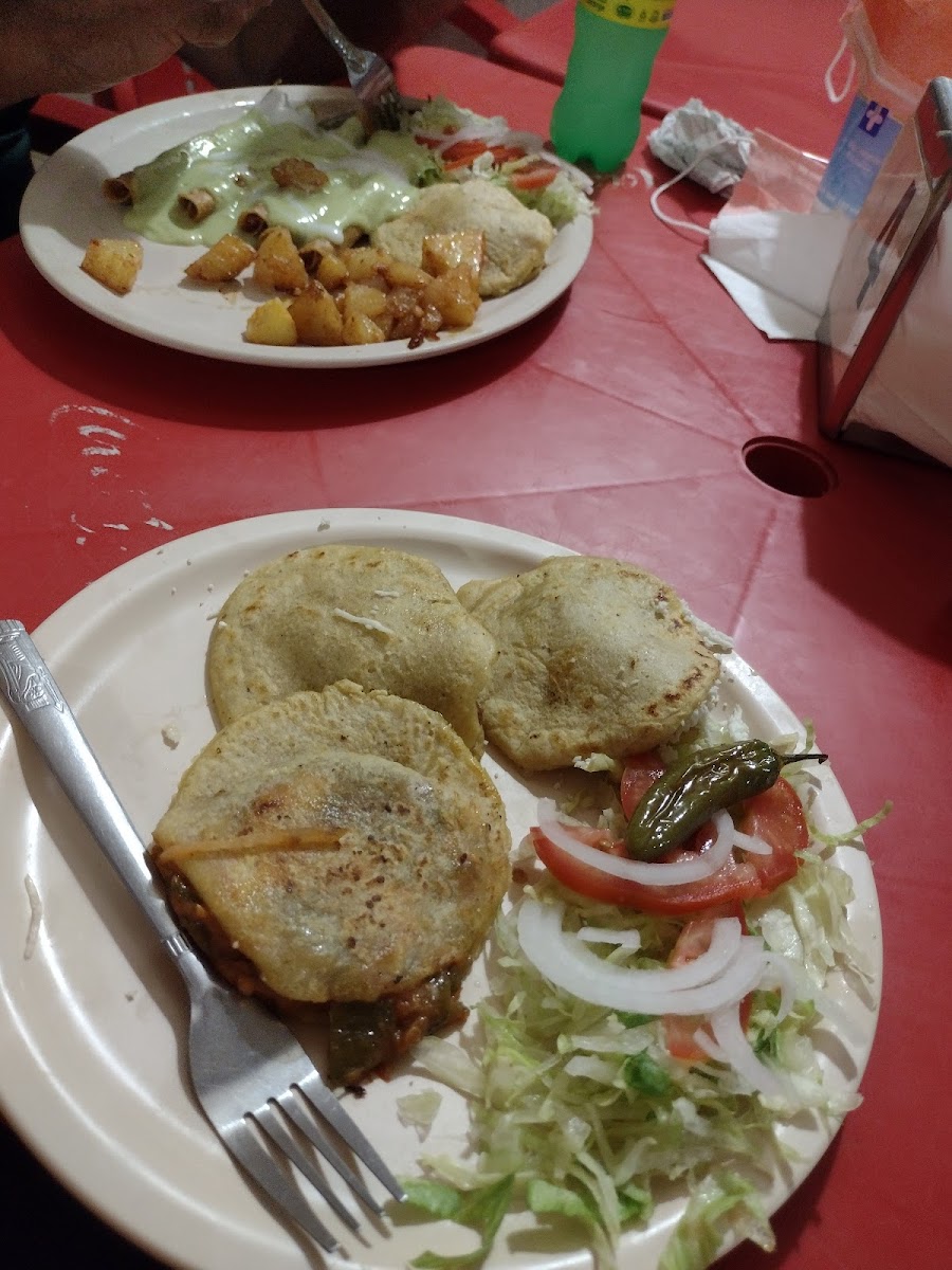 Antojitos Magnolia - Photo 6