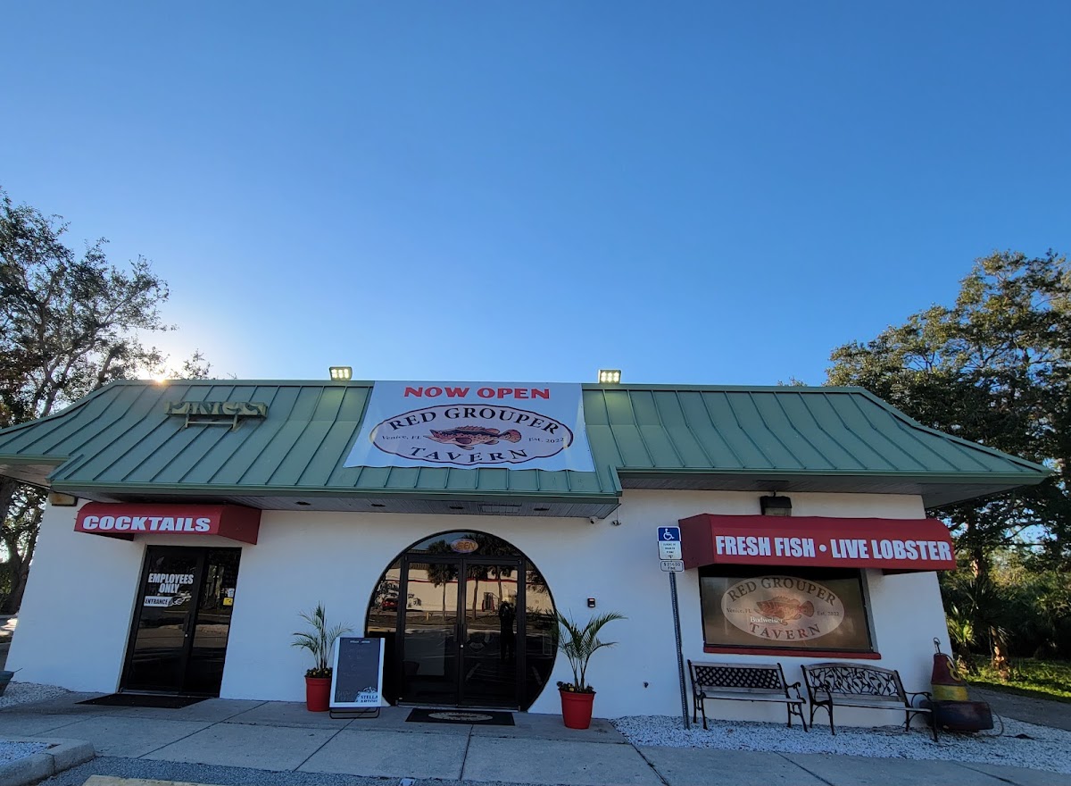 Red Grouper Tavern - Photo 3