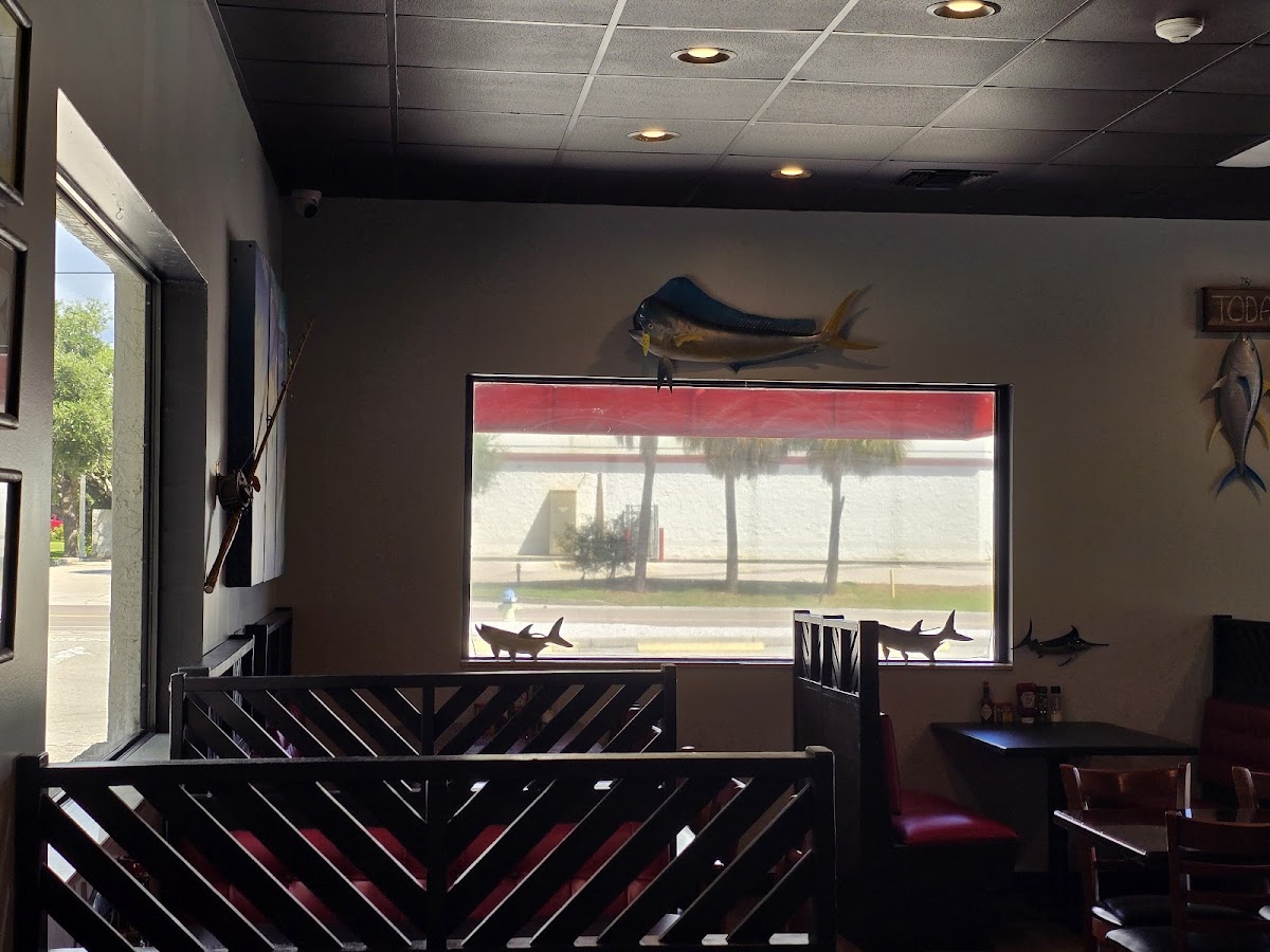 Red Grouper Tavern - Photo 6
