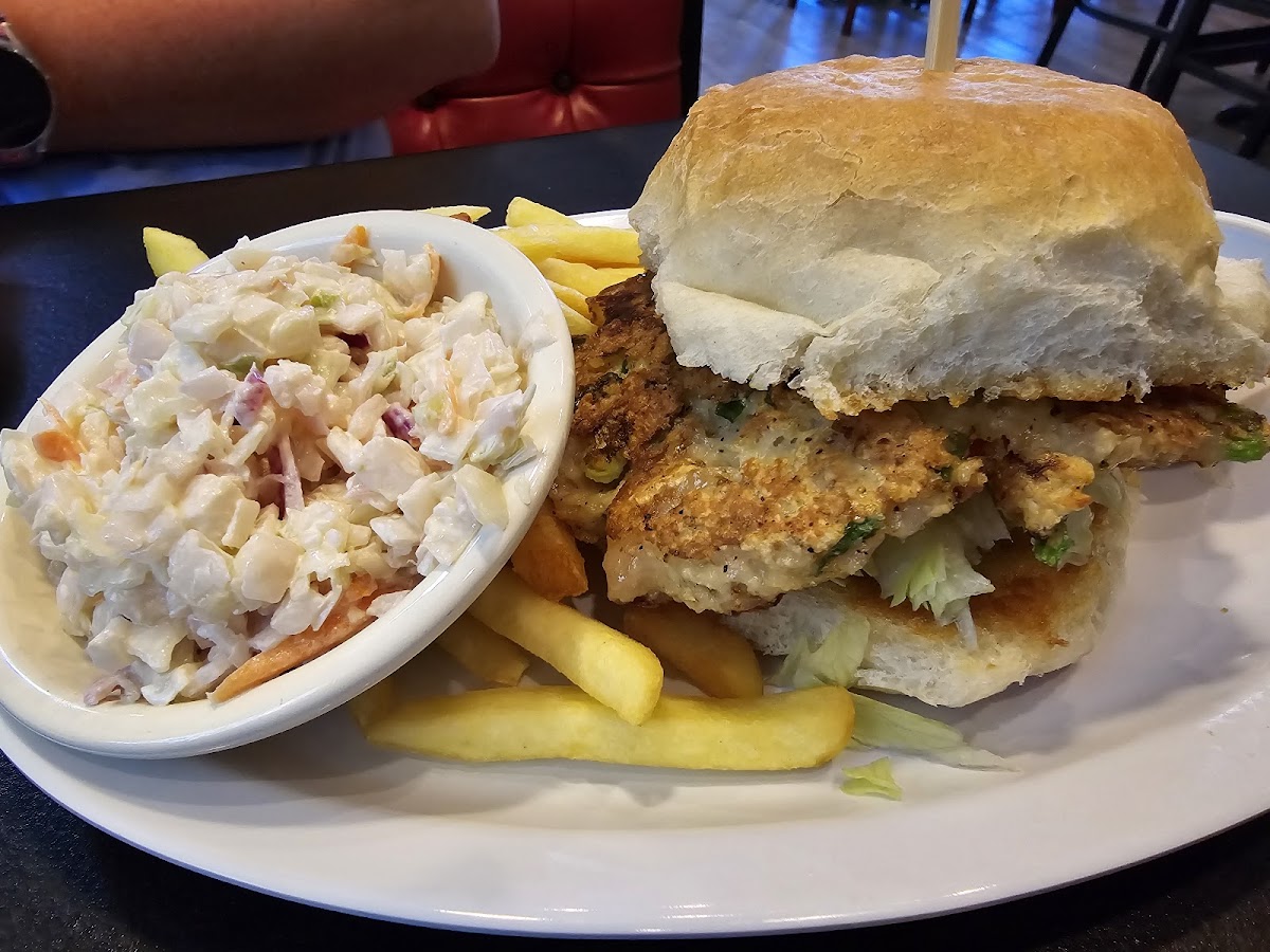 Red Grouper Tavern - Photo 8