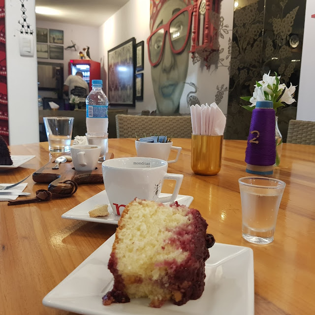 Bolo de Iogurte Com Frutas Vermelhas