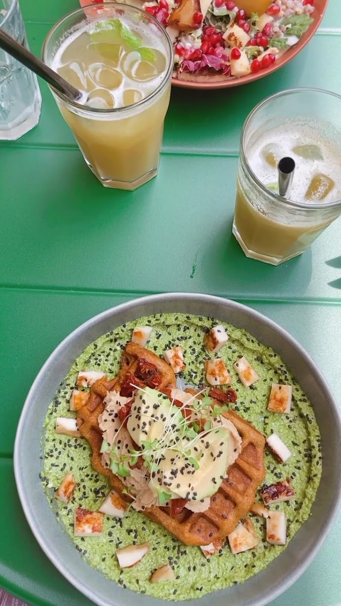 M Cafe - Photo 1