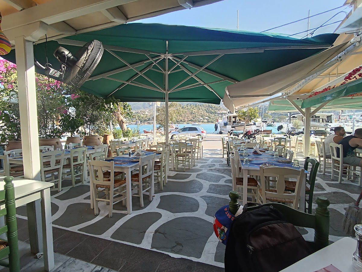 APAGIO taverna - Photo 2