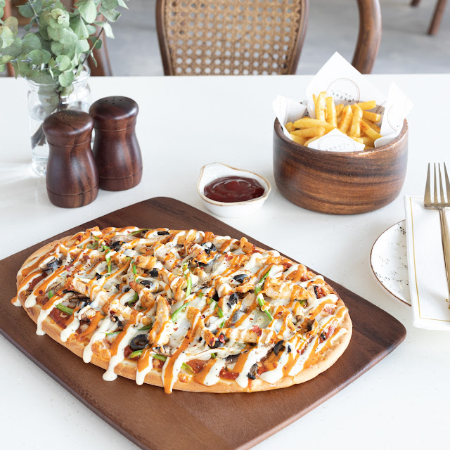 Special Chicken Pizza