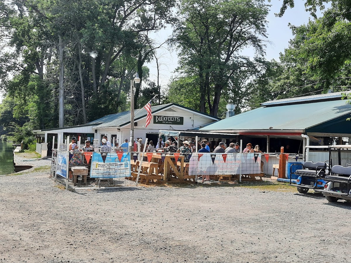 Duckfoots bar & grill - Photo 5