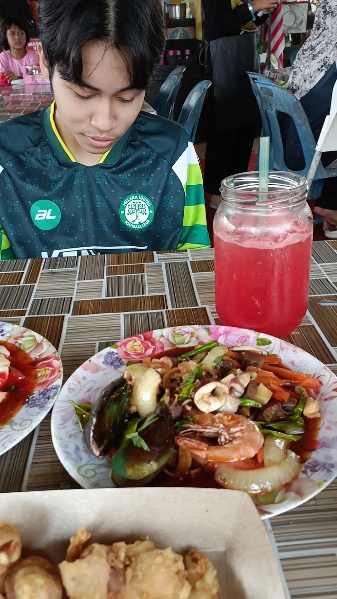 Warung Yaya Corner - Photo 1