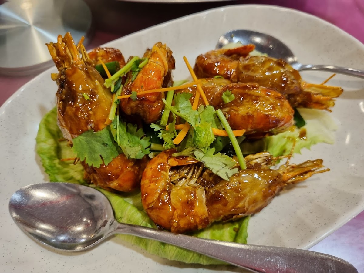 Thong Lok Seafood Restaurant - Photo 9