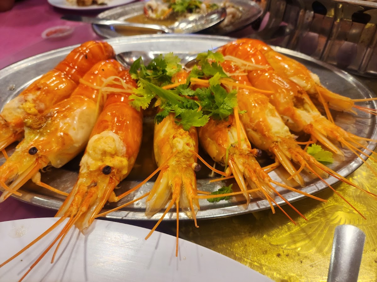 Thong Lok Seafood Restaurant - Photo 2