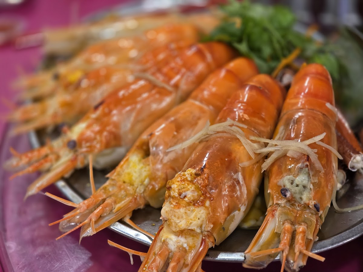 Thong Lok Seafood Restaurant - Photo 3