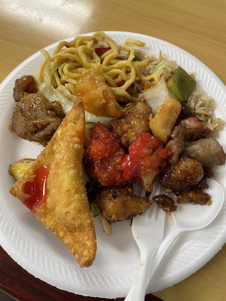 Wild Chinese Buffet - Photo 9