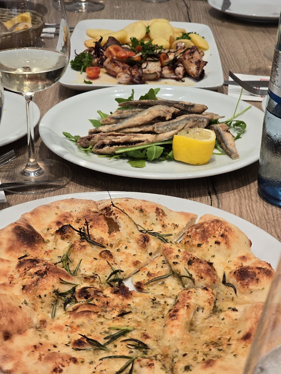 Trattoria Pizzeria Lo Scoglio - Photo 9