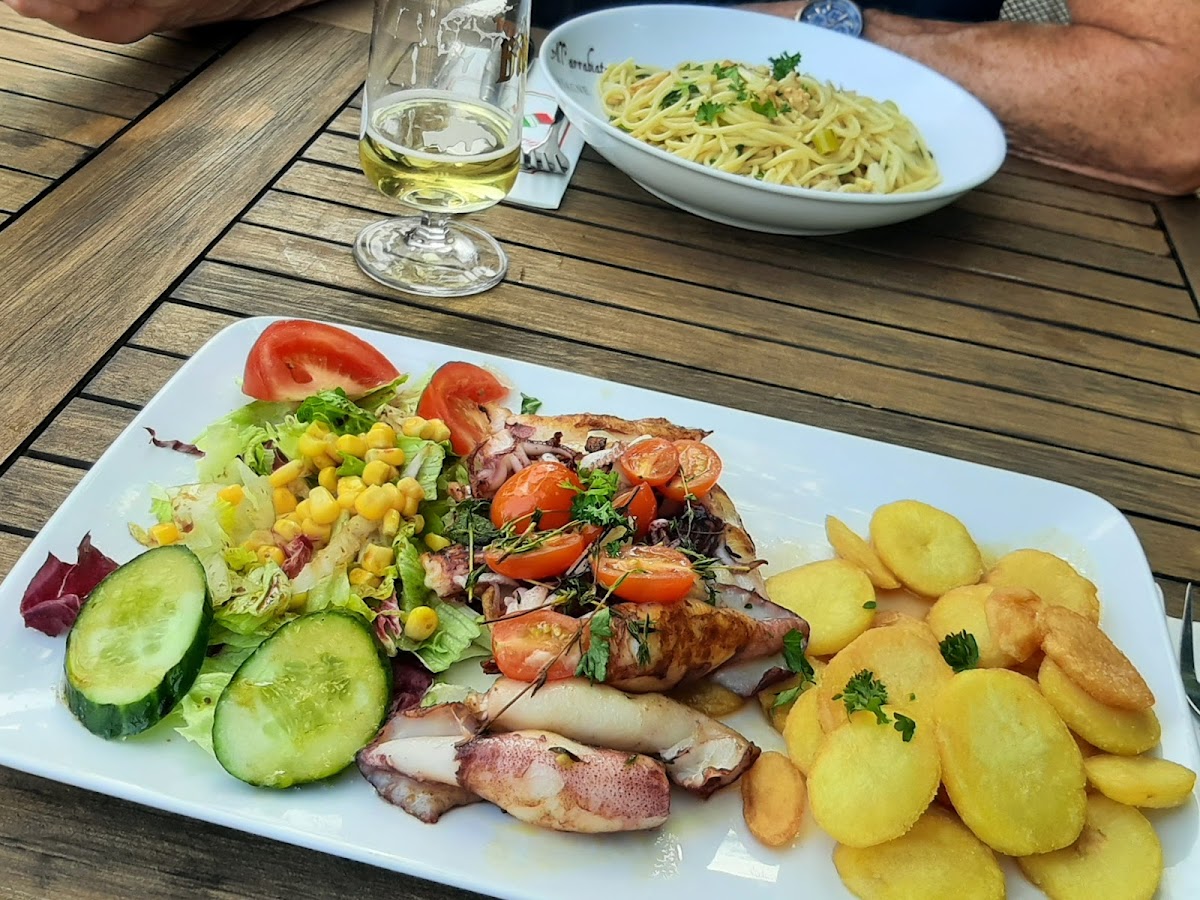 Trattoria Pizzeria Lo Scoglio - Photo 7