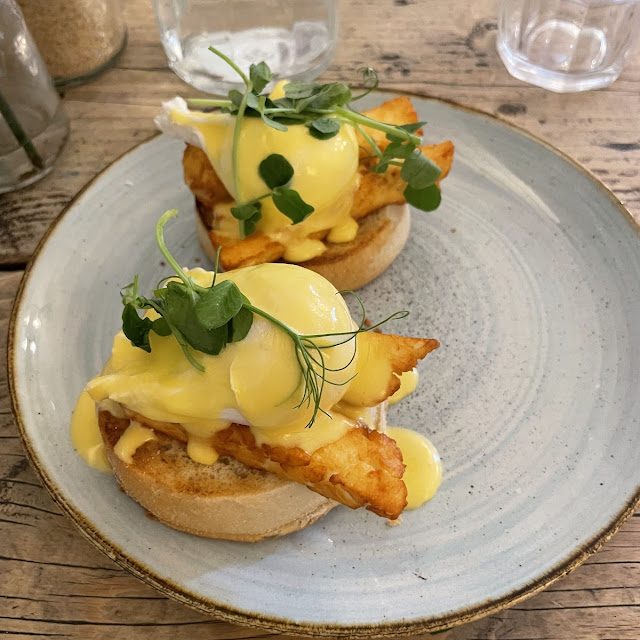 Eggs Royal with Halloumi