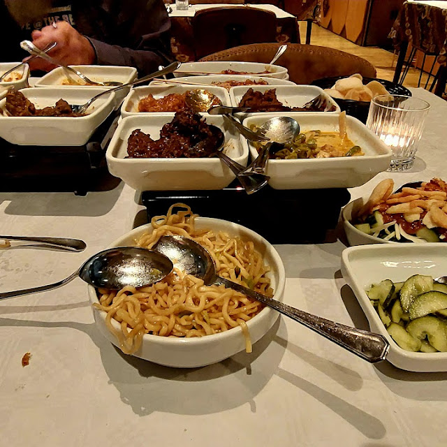Uit Gebreide Rijsttafel Zo Lekker