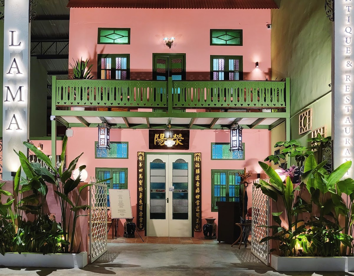 LAMA Antique & Restaurant - Photo 3