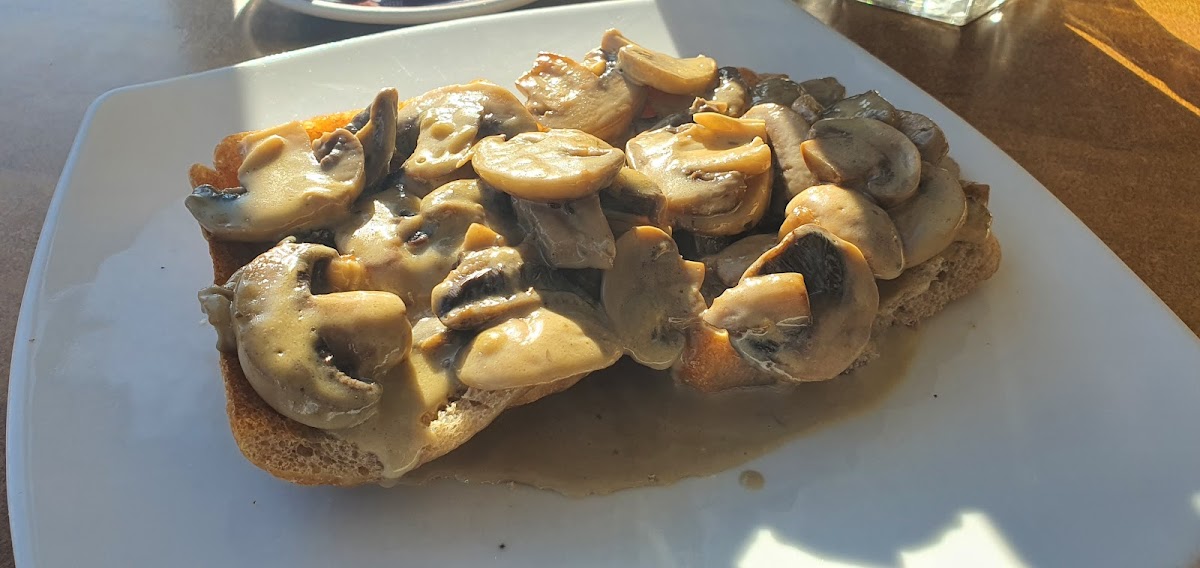 Greenland Cafe - Photo 7